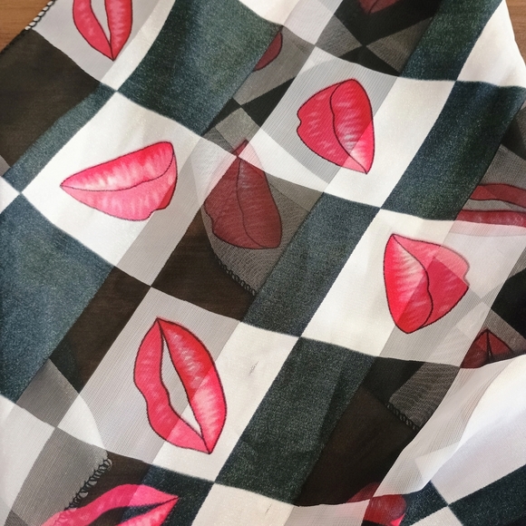 Checkered Pink Lips Scarf - Picture 2 of 2
